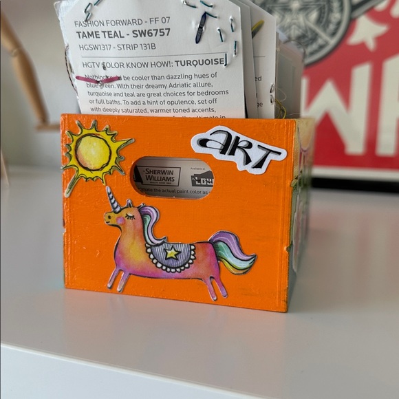 Colorful Art Storage Box with 39 art cards - Picture 4 of 11